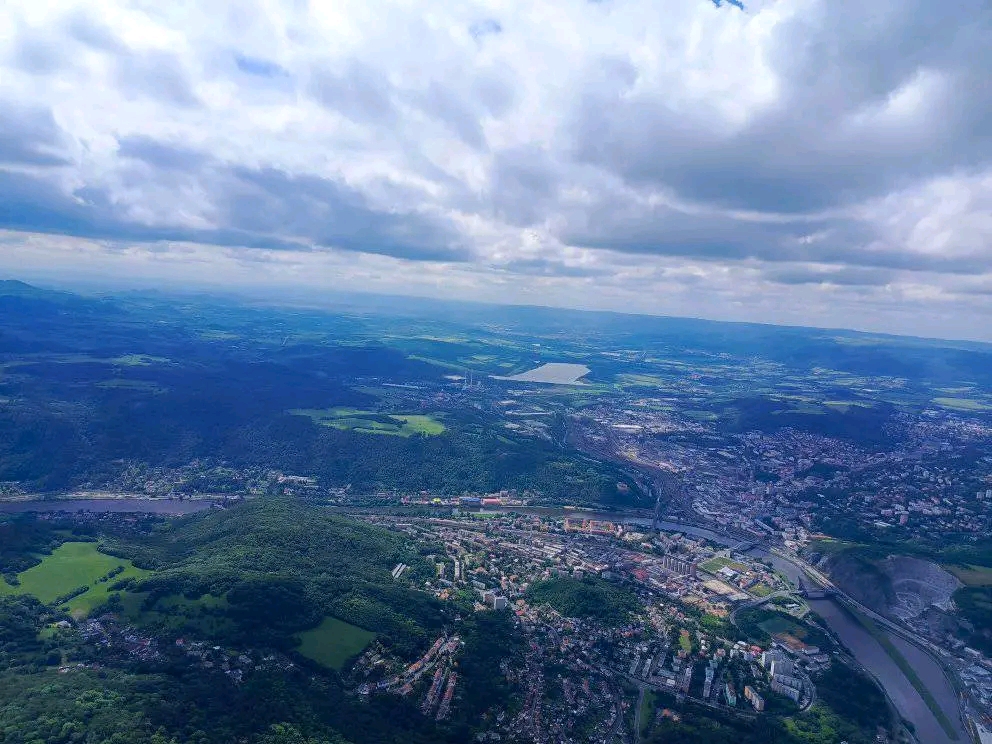 19 - Krásné pohledy na Ústí nad Labem a krajinu kolem UL z výška - PG